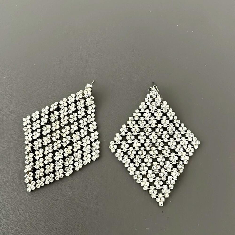 Dangle earrings and other stories